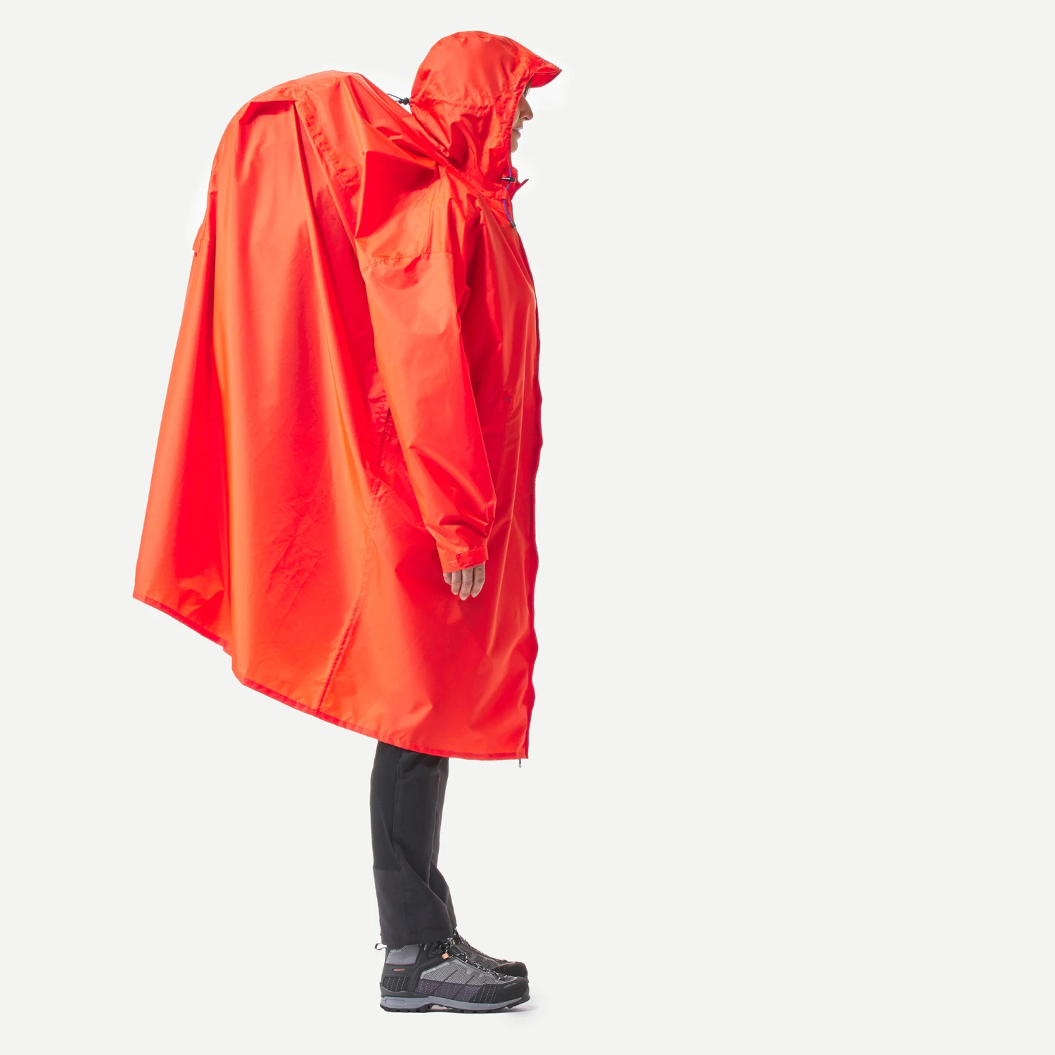 Quechua Hiking Rain Poncho - MT900 - 75L - Red 5 Quechua Hiking Rain Poncho - MT900 - 75L - Red - Image 3