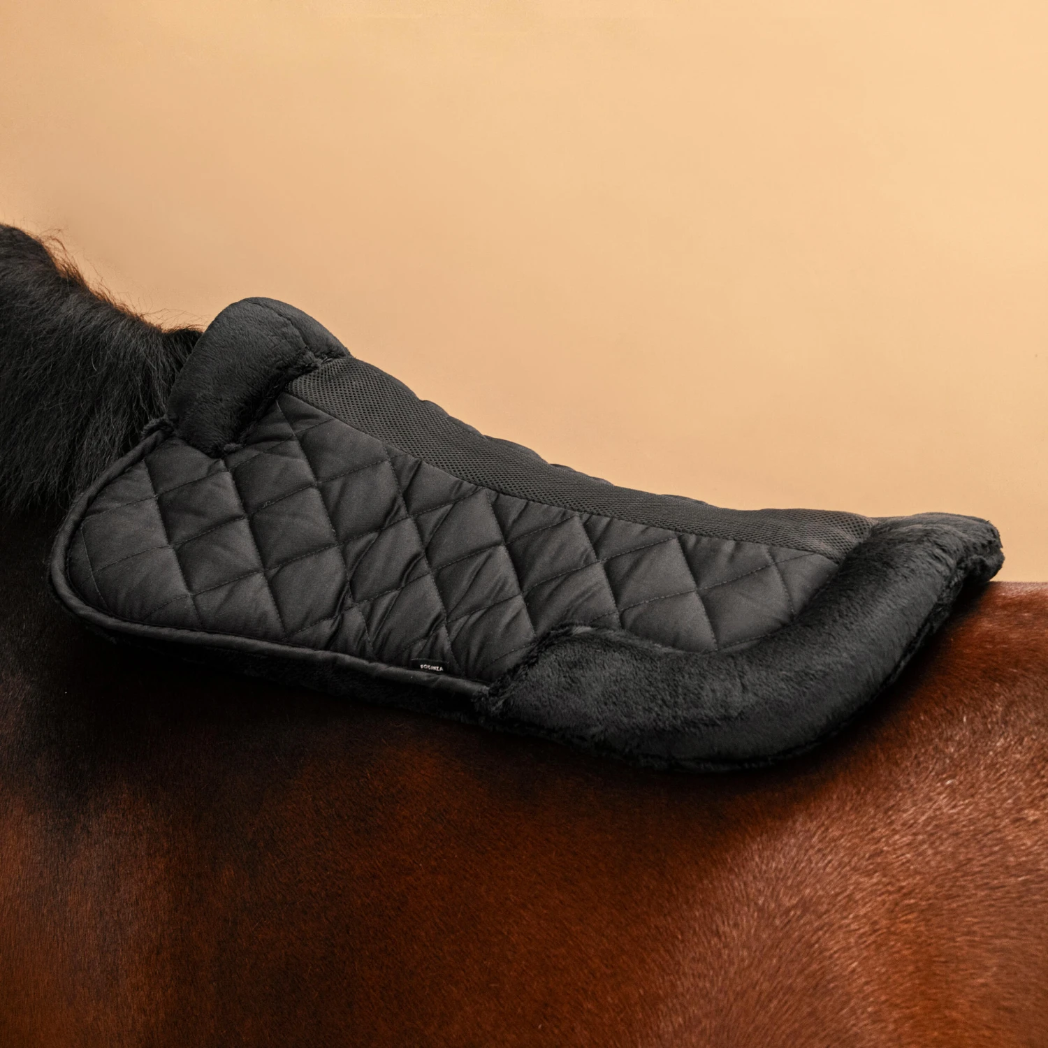 Horse & Pony Synthetic Sheepskin Saddle Pad 500 16 Horse & Pony Synthetic Sheepskin Saddle Pad 500 - Image 14